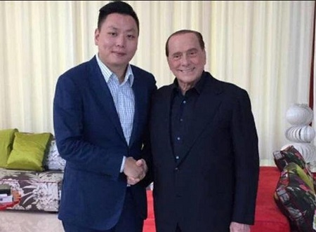 晴丫头，你这要求也太直接了吧？他打趣道。